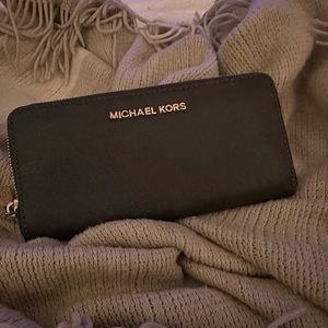 COPY - Michael Kors wallet